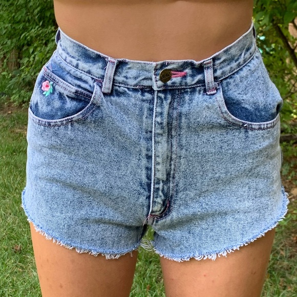 Pants - VINTAGE Acid Wash HIGH RISE SHORTIE MOM JEan Short